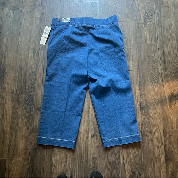 Alfred Dinner Allure Capri Jeans Size 12 NWT - Picture 8 of 10